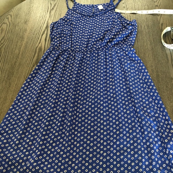 Dress size Medium - Picture 12 of 13